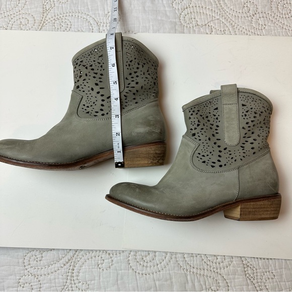 Sundance gray leather cutout western/cowboy boots - Picture 6 of 6